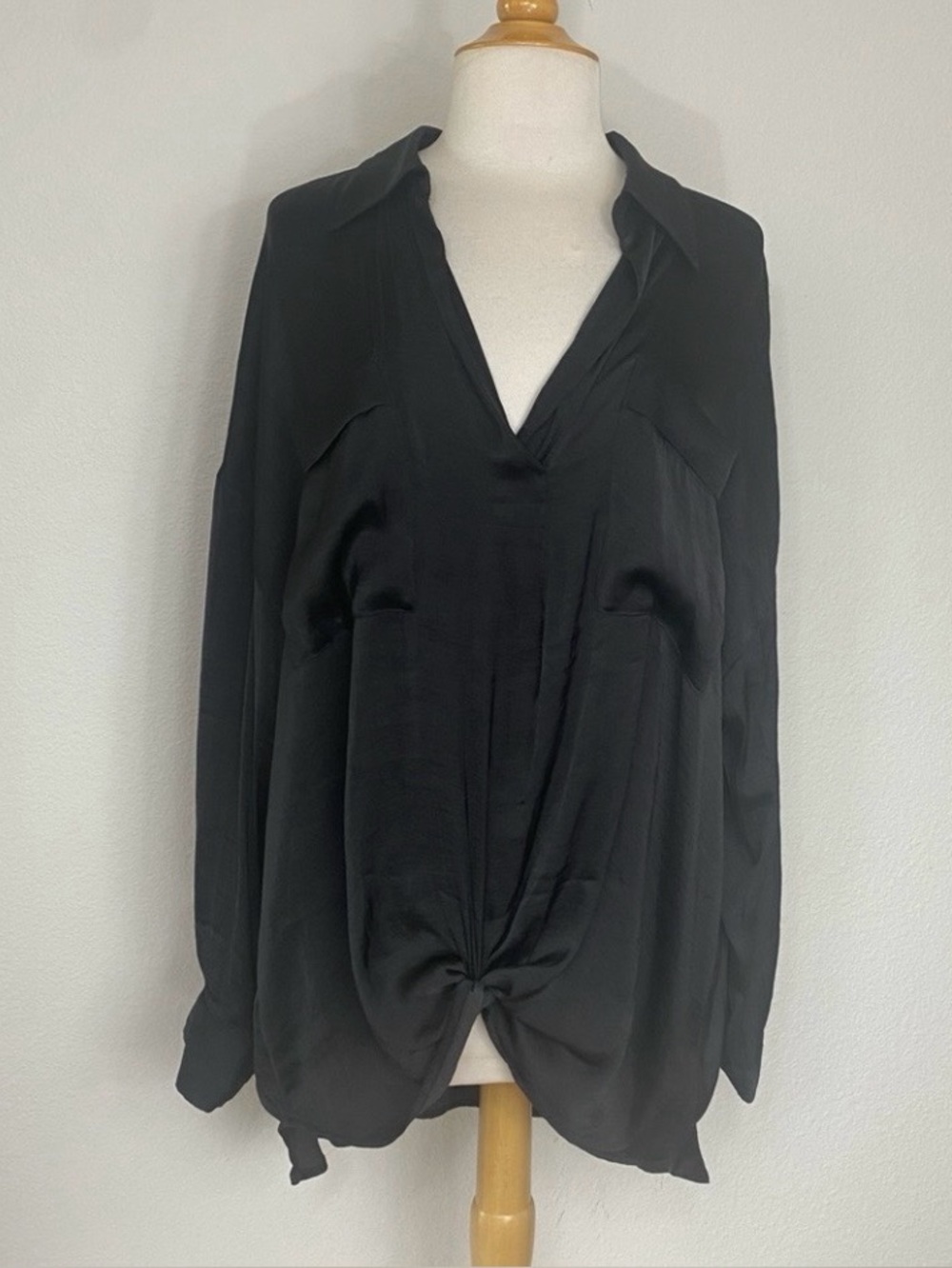 Free People Women Black Satin Collar V Neck Oversize Classic Tunic Blouse Size L